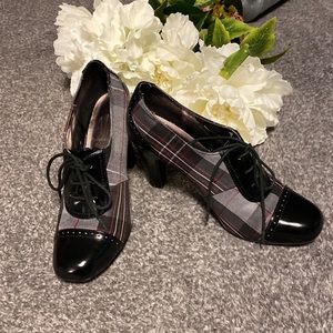 AM tweed Heel size 7